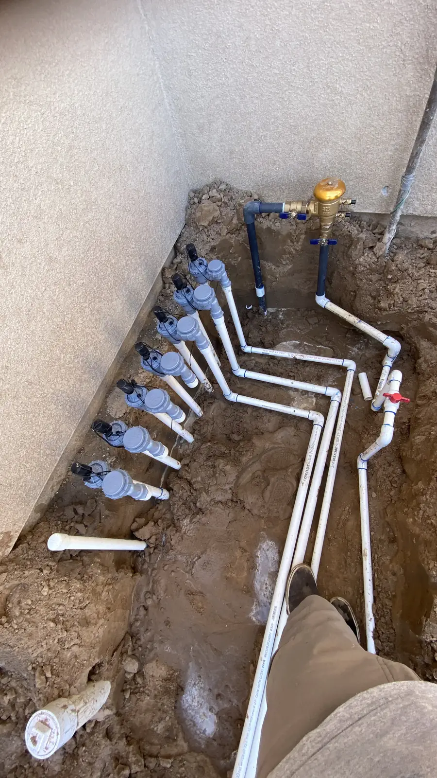 Irrigation valve manifold