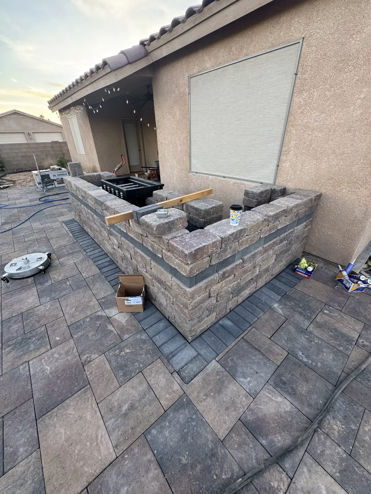 Outdoor kitchen island construction