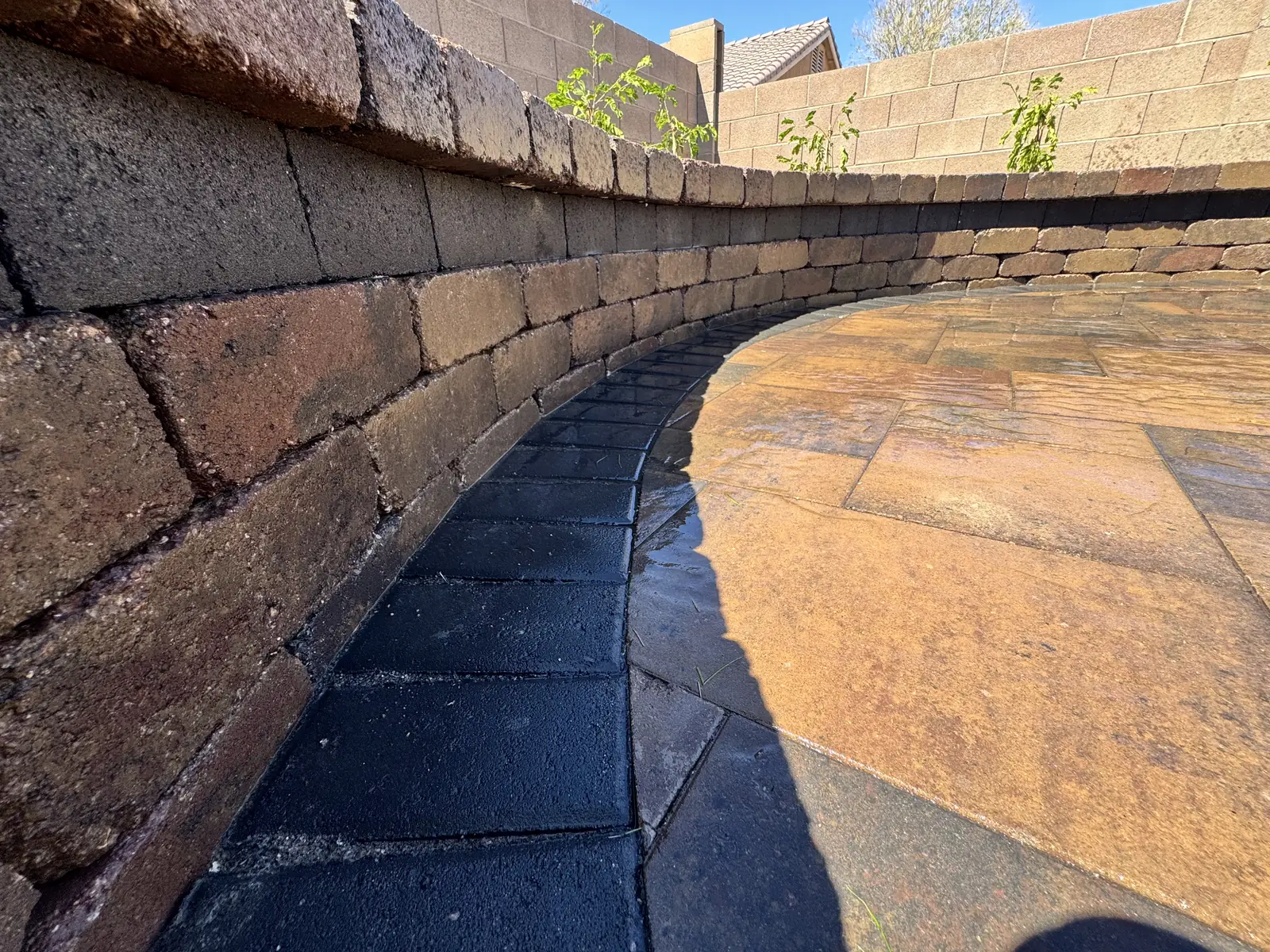 Curved seat wall pavers