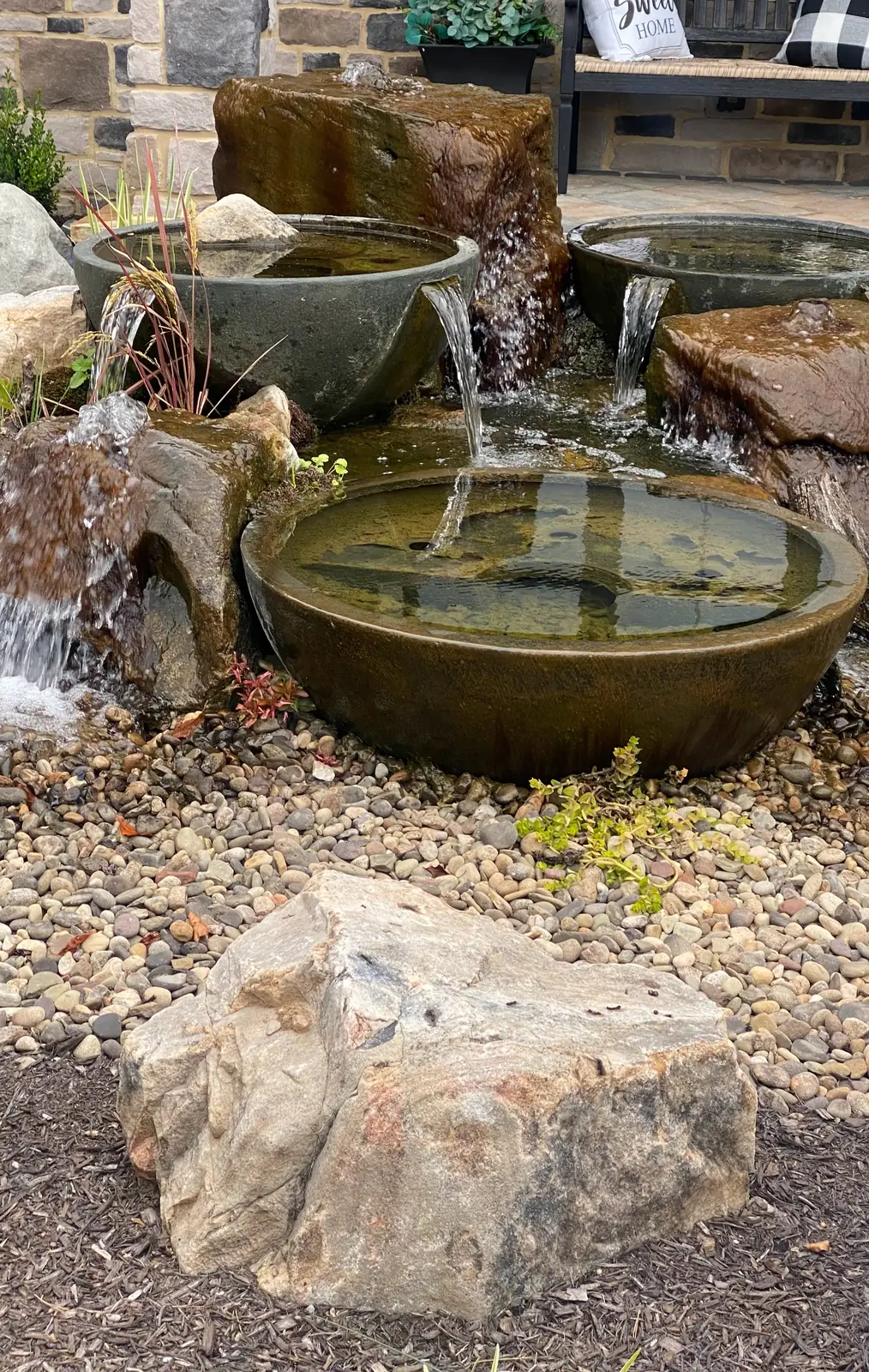 Bubbling fountain bowl water feature